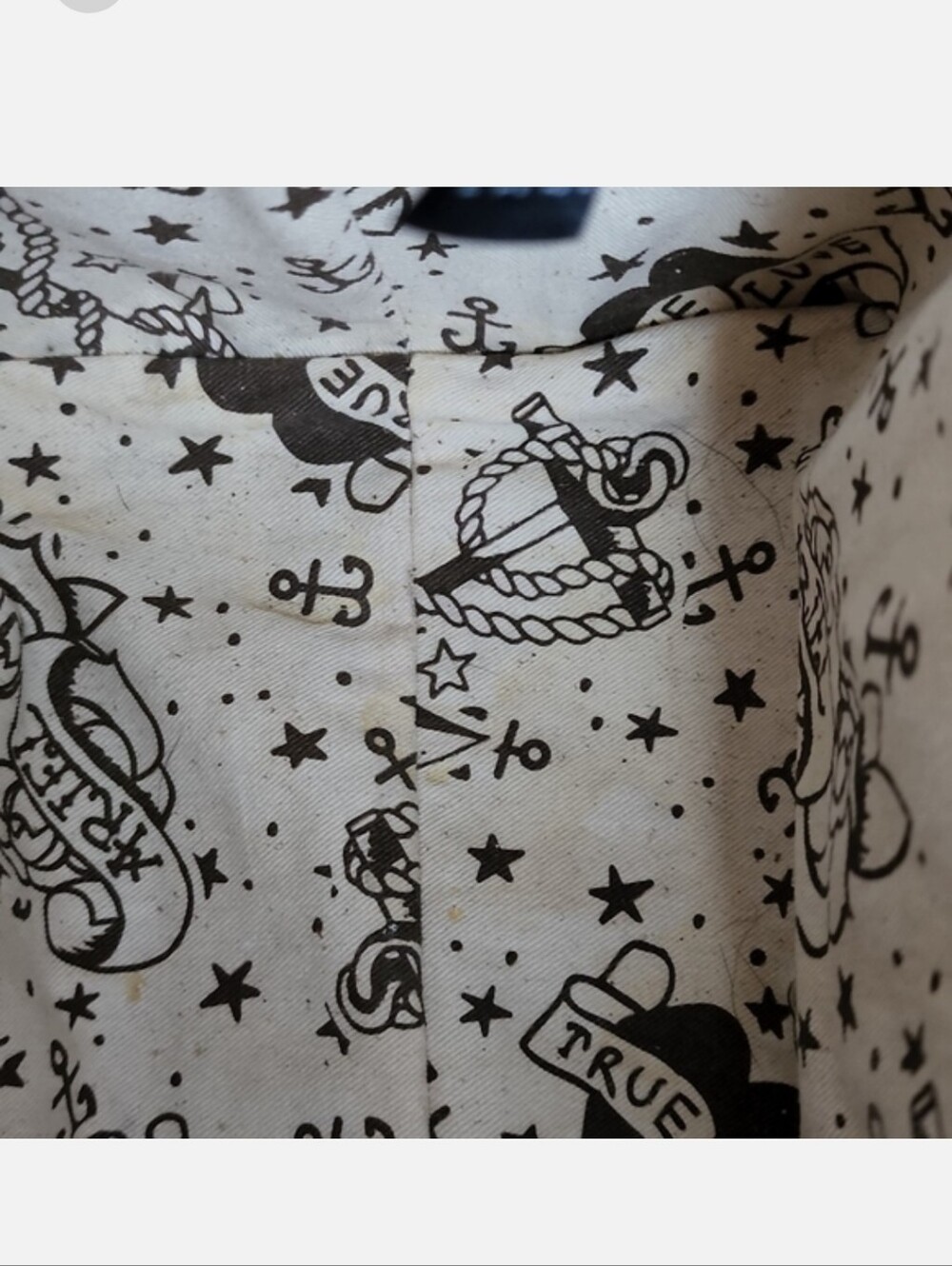 Loungefly Ariel Graphic Satchel in Cream and Red - Picture 5 of 7